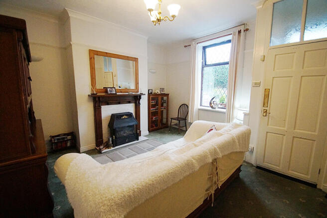 113 Oldham Road, Springhead, OL4 4PY photo 4