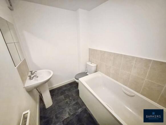 3 bed Town House for sale Image 9
