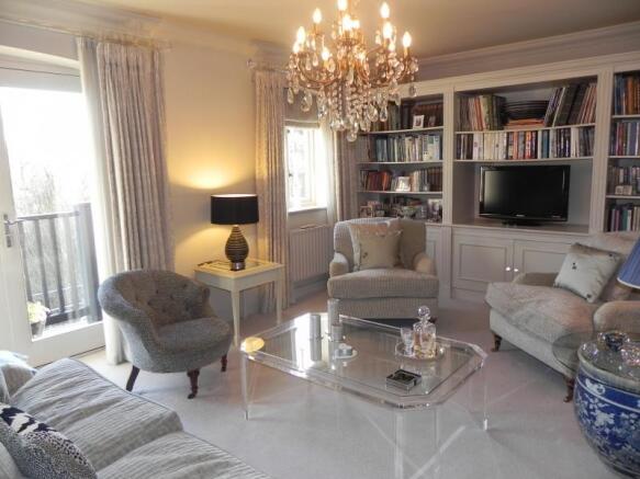https://s3-eu-west-1.amazonaws.com/propertylab/allanmorris/property-images/standard/2406_20 Avonmill Place - Sitting Room.JPG