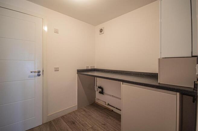 4 bed Detached to rent Image 6
