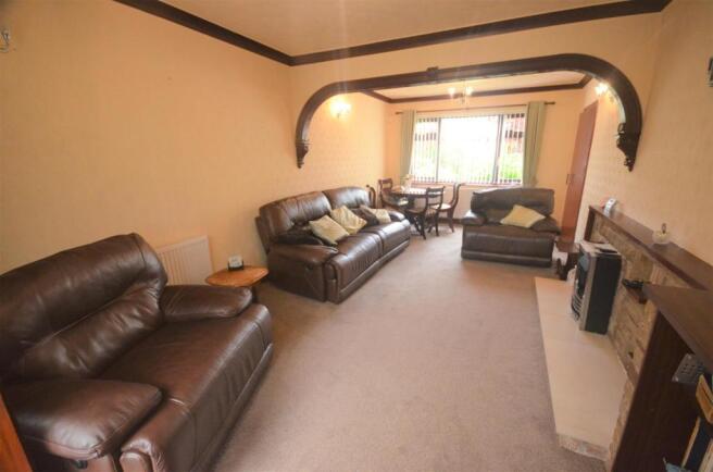 Lounge/ Dining Room