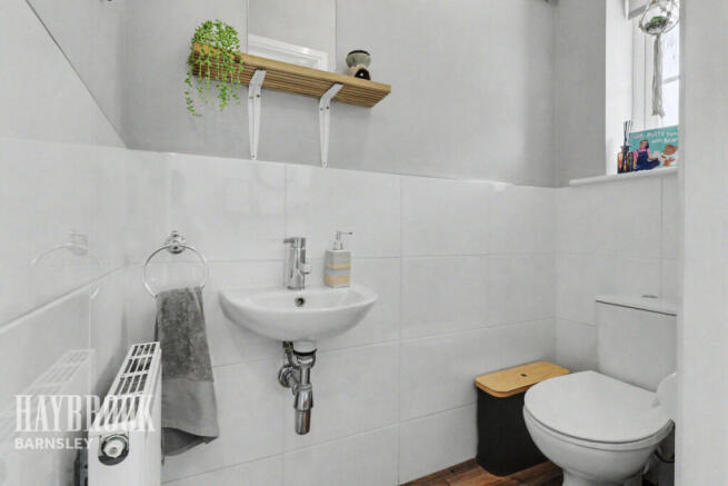 4 bed Detached for sale Image 9