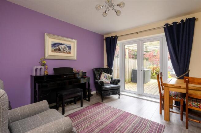 5 bed Semi-Detached for sale Image 9