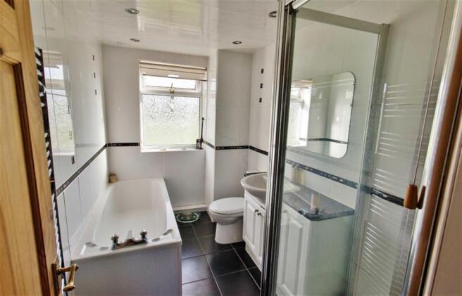 BATHROOM/WC