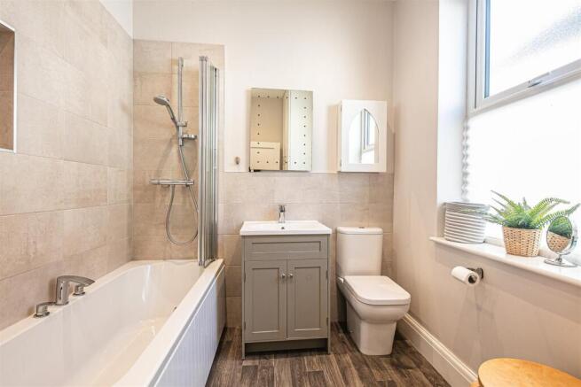 Family bathroom.jpg