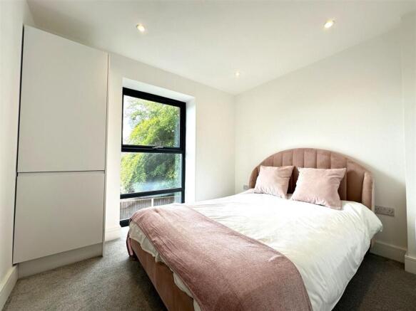 2 bed Flat for sale Image 7