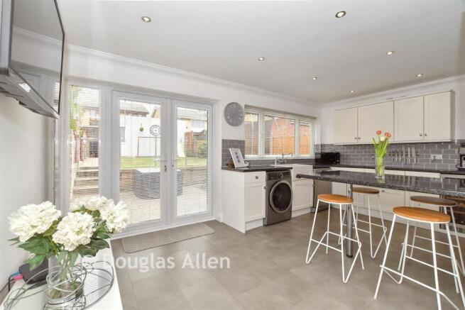 Kitchen/Breakfast Area