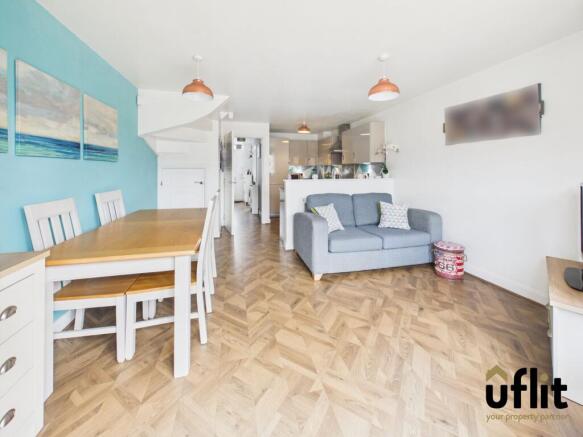 4 bed Semi-Detached for sale Image 9