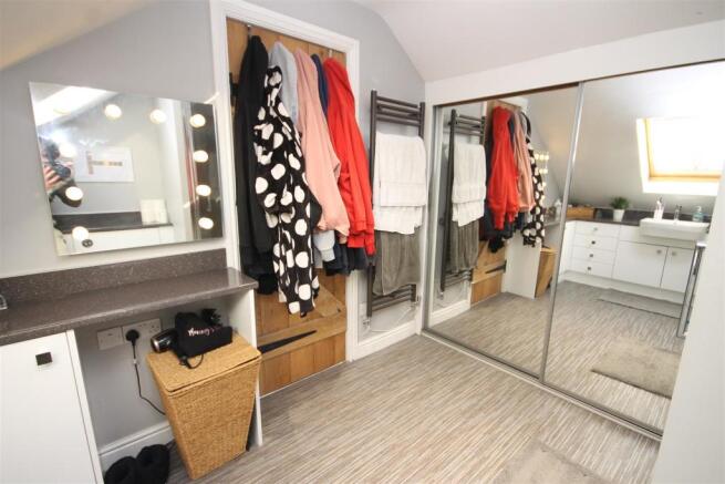 ENSUITE SHOWER ROOM