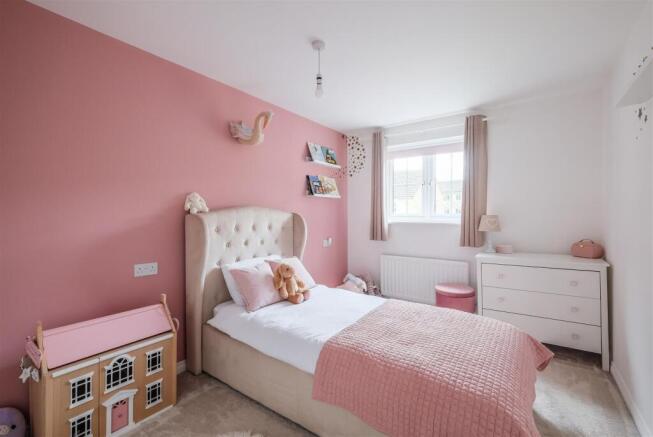 5 bed House for sale Image 8