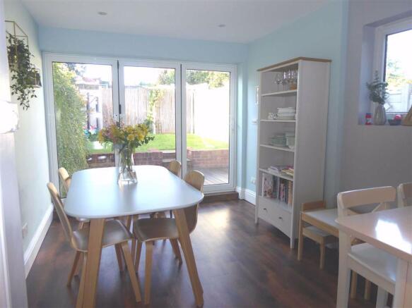 KITCHEN/FAMILY ROOM