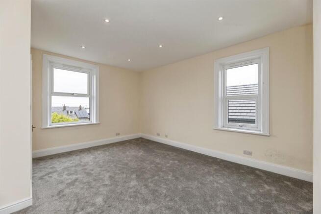 4 bed Semi-Detached for sale Image 9