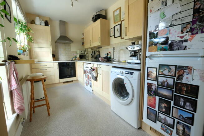 Bluebell Gardens, Hythe, Southampton, SO45 3AB photo 4