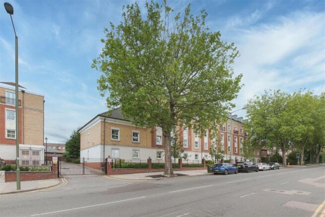 SOLOMONS COURT, N12 (2 of 15).JPG