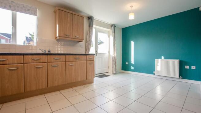 4 bed Terraced to rent Image 3