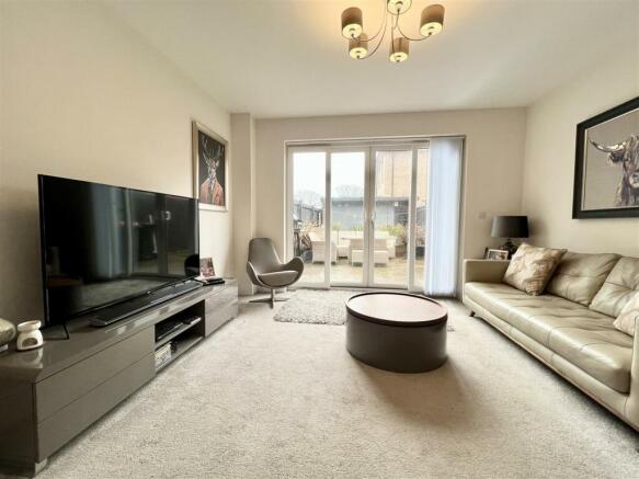 Lounge/Dining Room