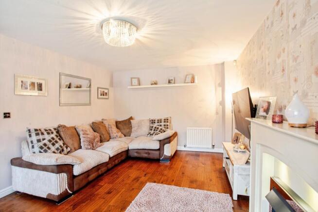 4 bed Detached for sale Image 7