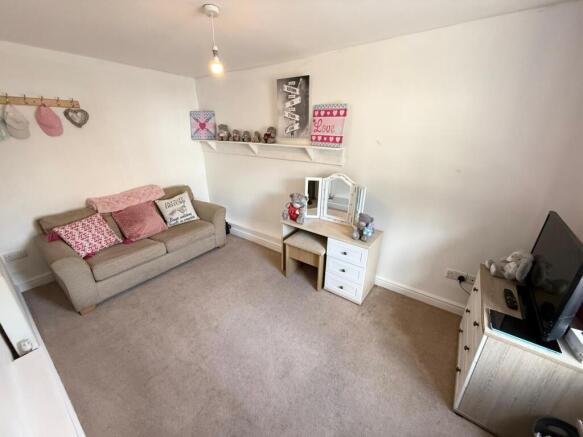 5 bed Semi-Detached for sale Image 11