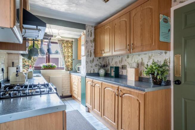 4 bed Detached for sale Image 5