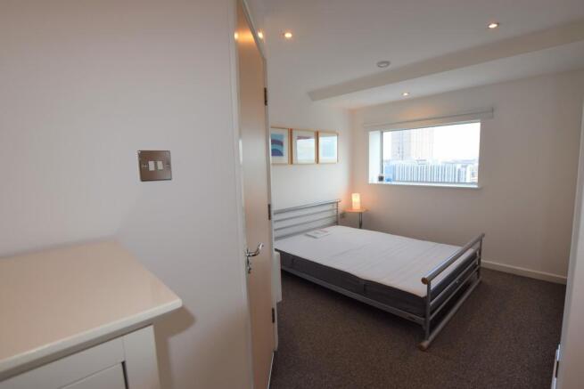 2 bed Apartment to rent Image 9