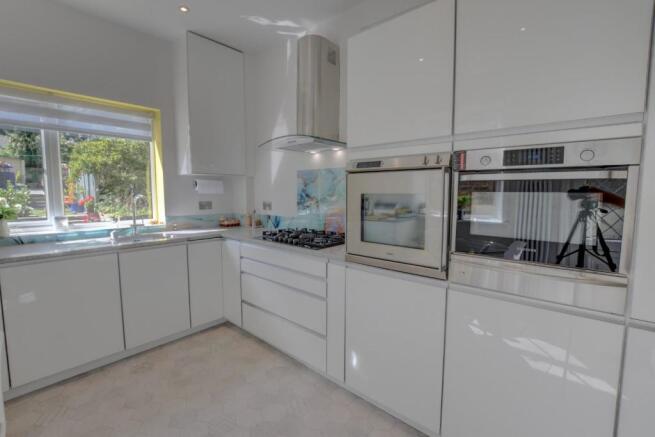 Kitchen 4.jpg