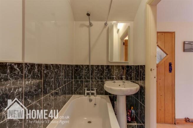 FAMILY BATHROOM: