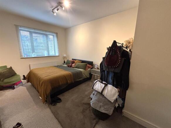 2 bed Apartment for sale Image 12