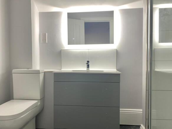 Advert Shower Room 1