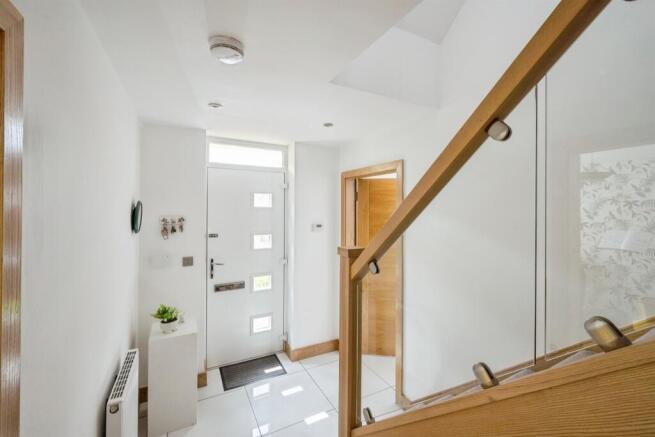 5 bed Detached for sale Image 12