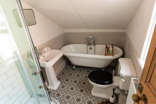REFITTED FOUR-PIECE BATHROOM