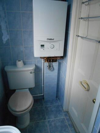 Bathroom 3.JPG