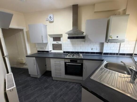 2 bed End of Terrace to rent Image 4