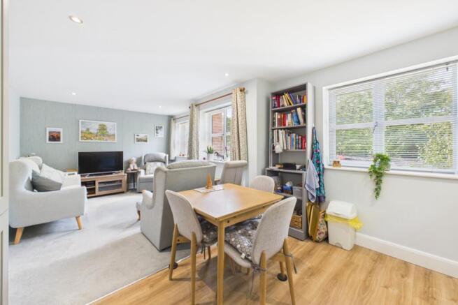 2 bed Apartment for sale Image 6