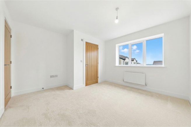 4 bed Detached for sale Image 9