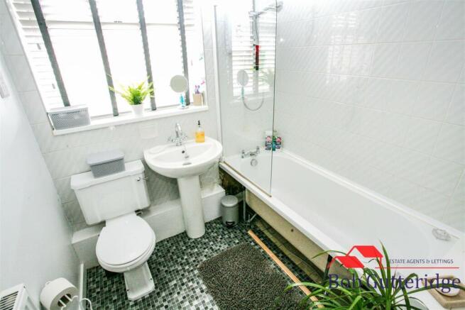 FIRST FLOOR BATHROOM