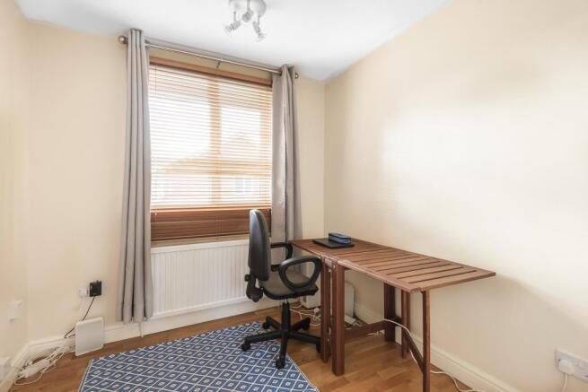 Bedroom/ Office