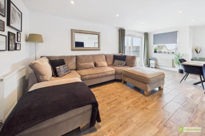 CAM02528G0-PR0450-STILL015