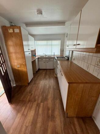 3 bed Semi-Detached to rent Image 7