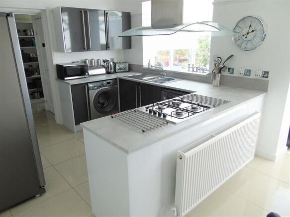 Kitchen2.JPG