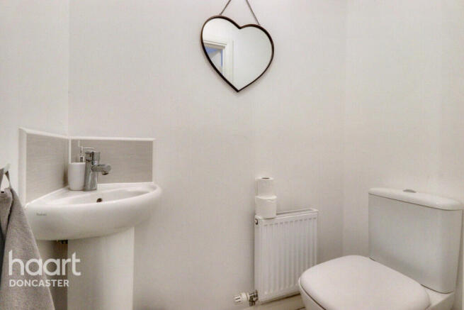 4 bed Semi-Detached for sale Image 6