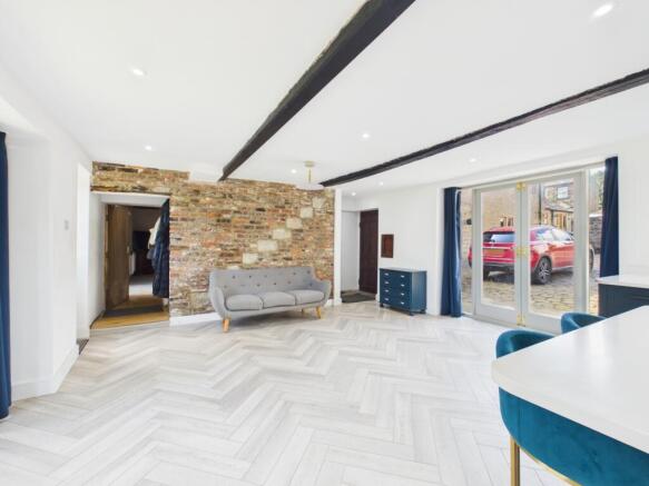 6 bed Character Property for sale Image 7