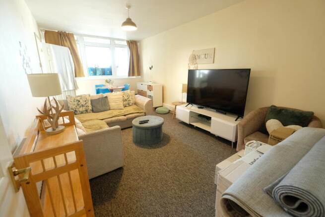 SITTING/DINING ROOM