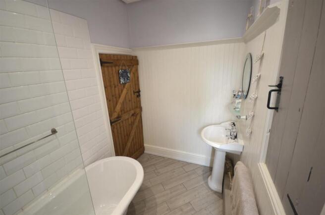 new bathroom 2.jpg