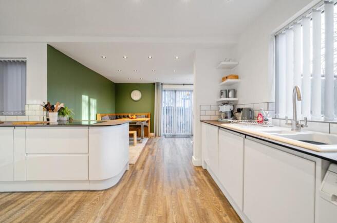 1396356-13-695eb09bd186e