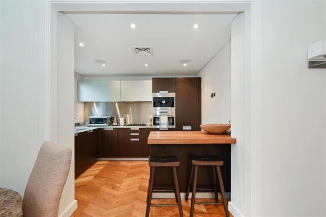 14-49-Pont-Street (4).JPG