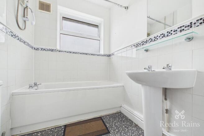2 bed Apartment to rent Image 7