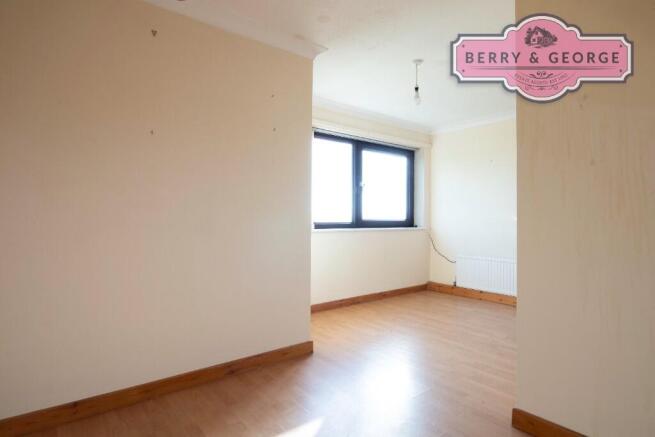 BEDROOM/ OFFICE