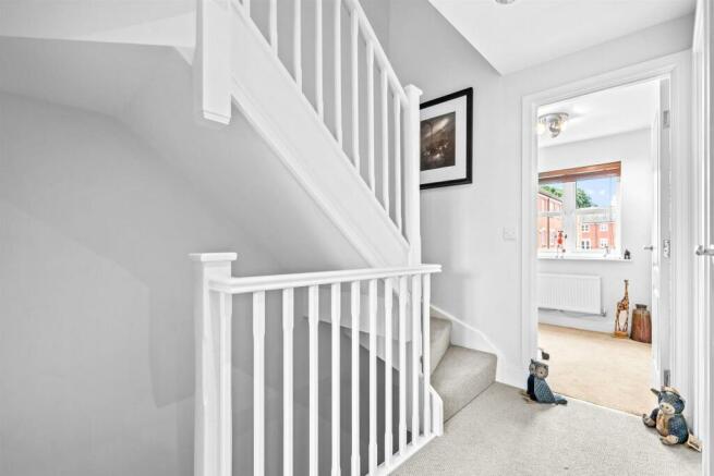 11-web-or-mls-9 CHEAL CLOSE FINISHED EDITS-17.JPG