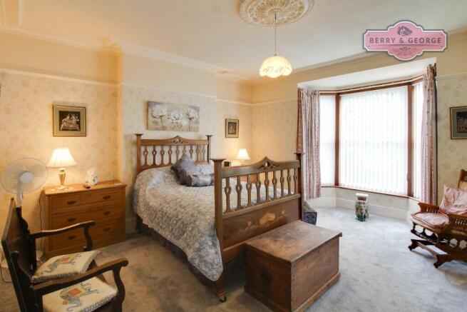 MAIN BEDROOM