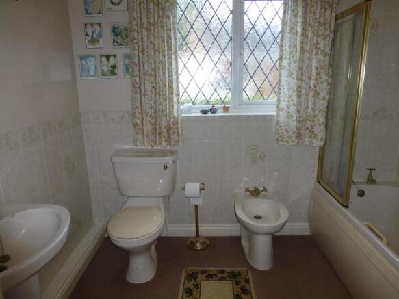 FAMILY BATHROOM
